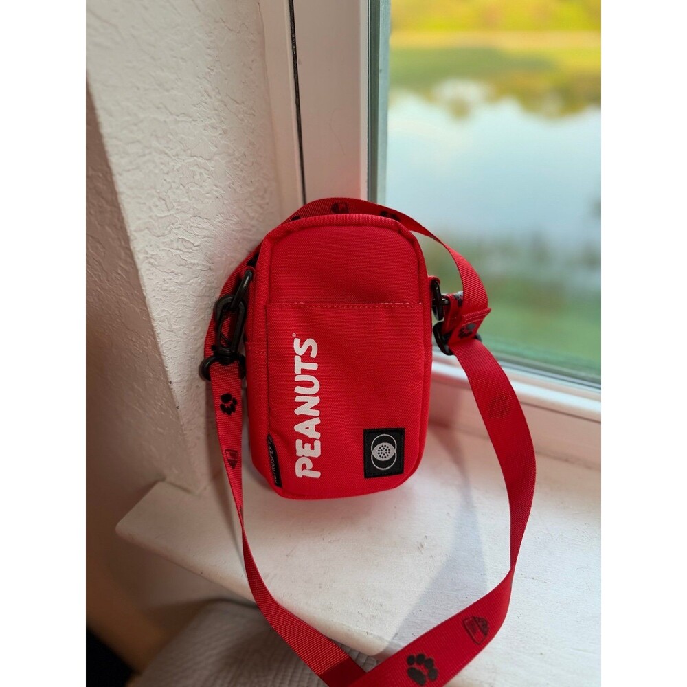 Snoopy Peanuts Retrospekt 35MM Crossbody Camera Bag NWT! - Picture 4 of 12